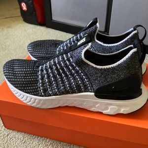 NWT Women’s Nike React Phantom Run Flyknit 2